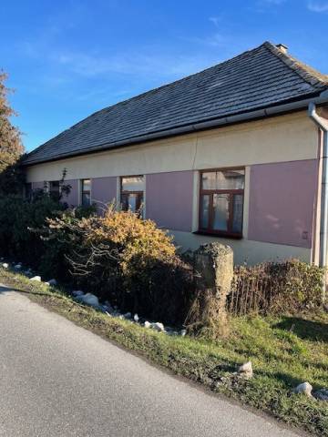  Prízemný rodinný dom v Tomášovciach 